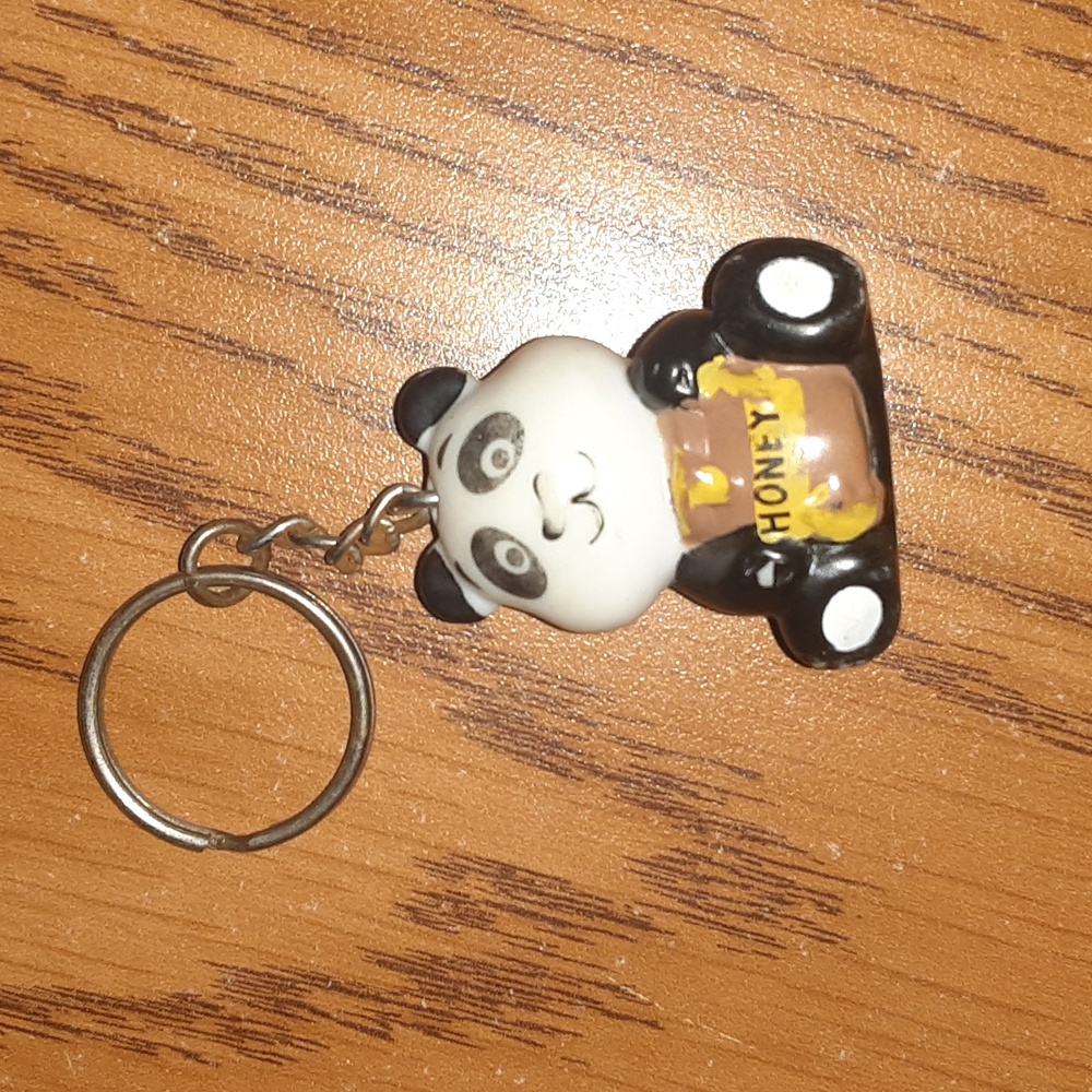 VINTAGE STAR AWARDS HONEY BEAR KEYCHAIN CHARM NRMINT CONDITION